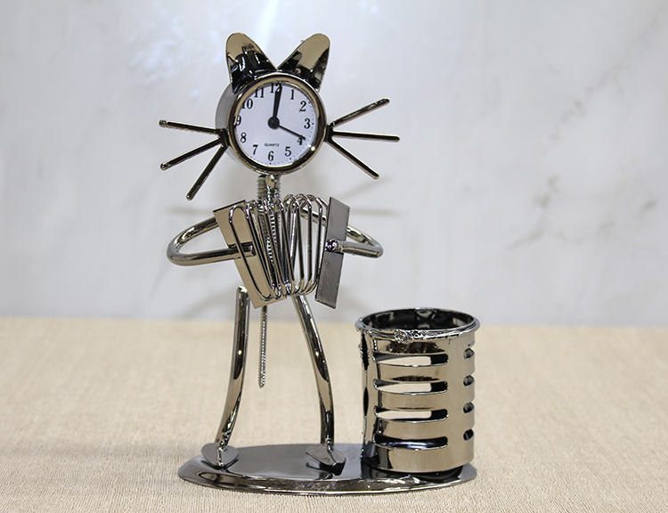 Metal Akordiyon Çalan Müzisyen Kedi Müzisyen Saat Ve Kalemlik